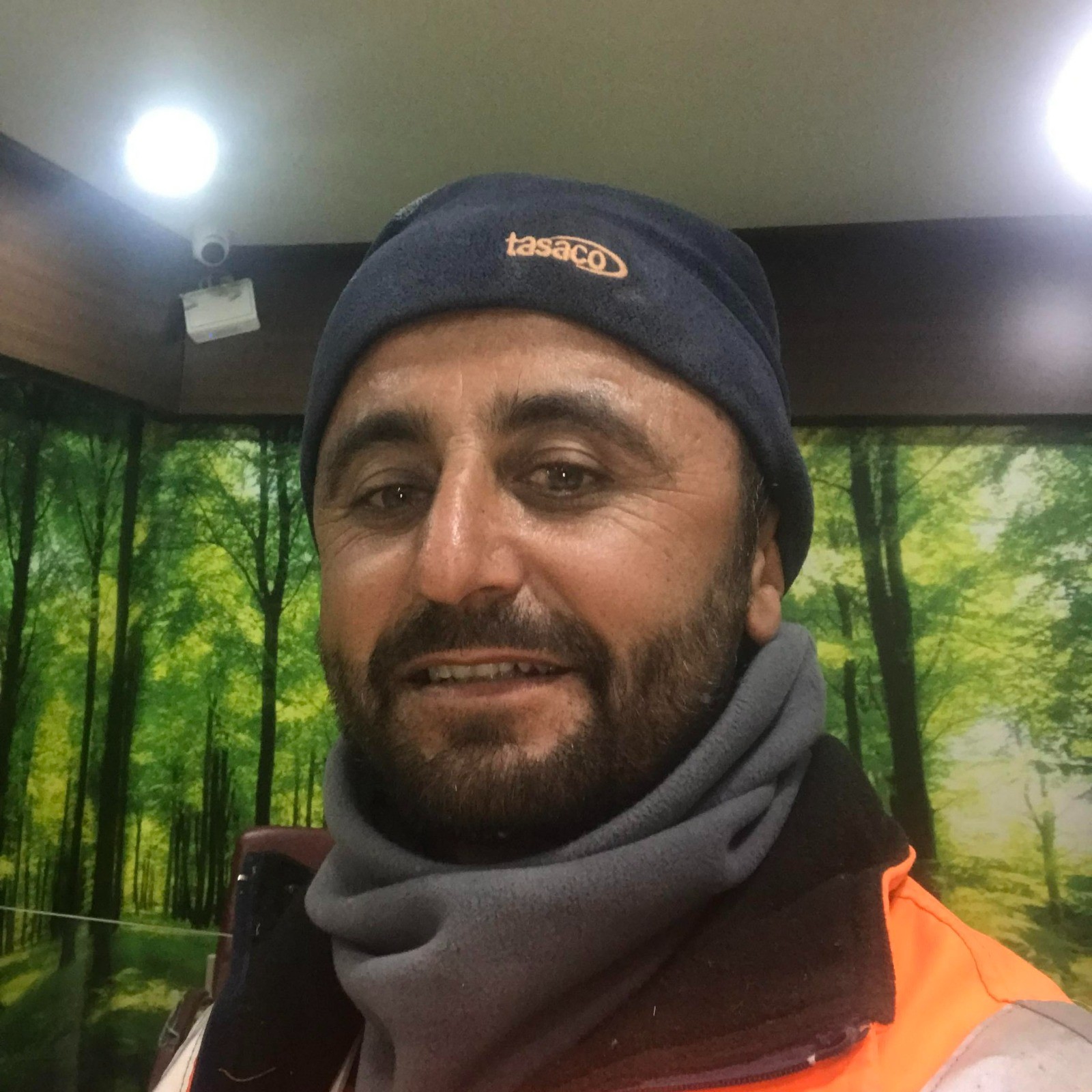 Burdur’da bir mermer fabrikasında çalışan işçi, 6 metre yüksekten düşerek