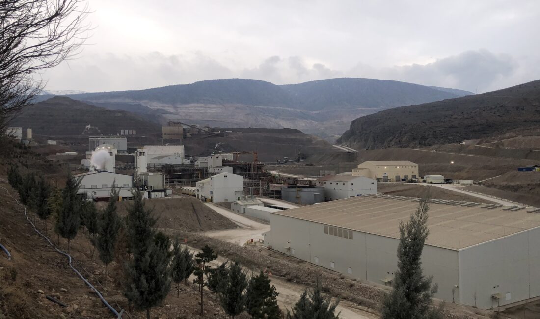 Erzincan’ın İliç ilçesinde bir maden sahasında toprak kayması meydana geldi.