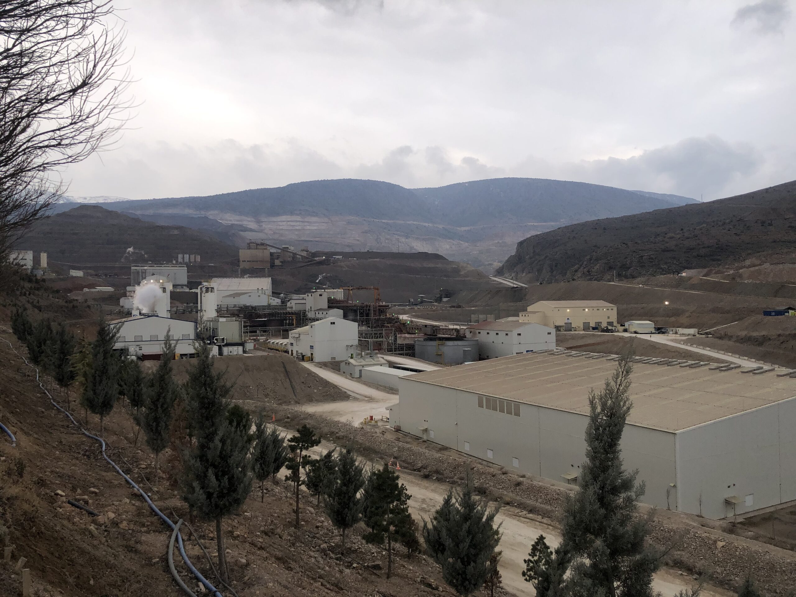 Erzincan’ın İliç ilçesinde bir maden sahasında toprak kayması meydana geldi.
