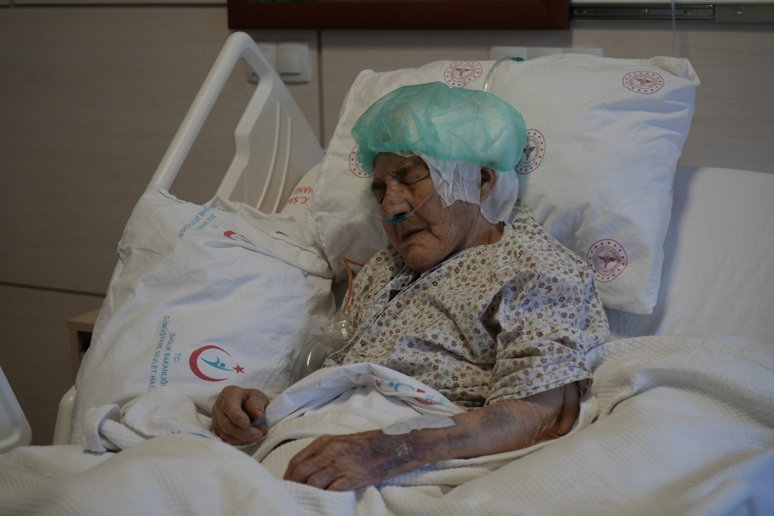 Gümüşhane’de 112 yaşındaki Gülhanım Nas, ilerlemiş yaşına rağmen Gümüşhane Devlet