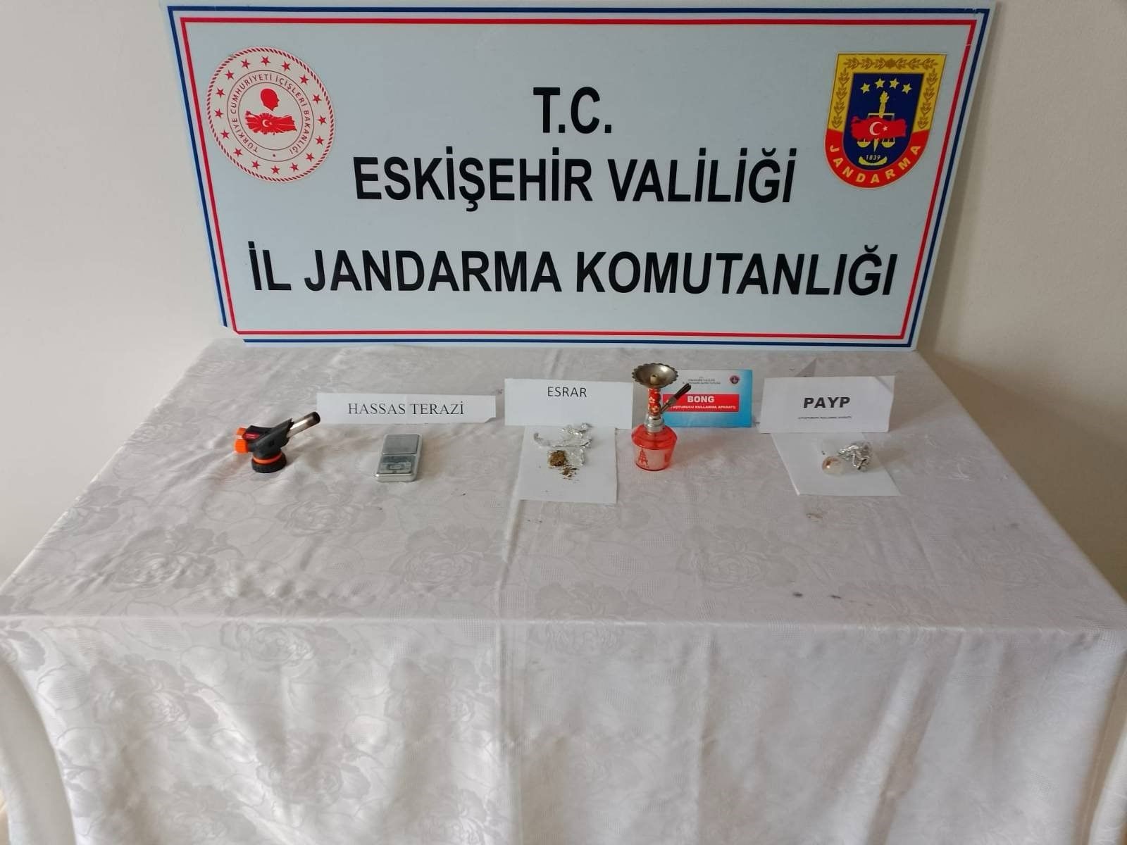 Eskişehir’de polis ve jandarma ekiplerince yapılan 28 farklı uyuşturucu madde