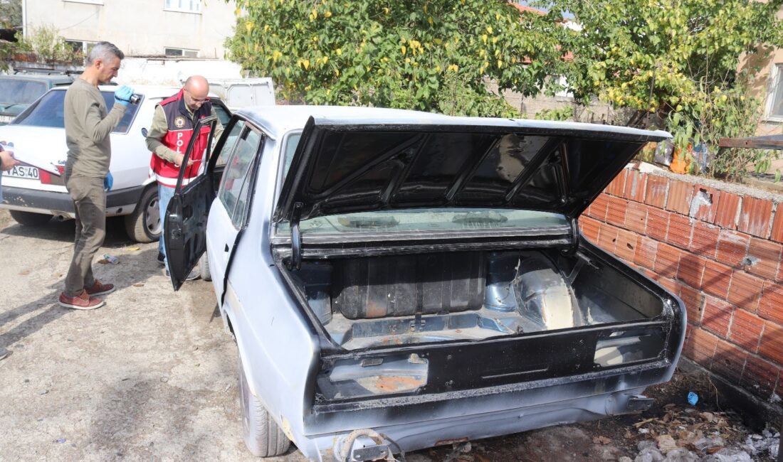 Balıkesir’de depremzedelere ait hurda araçların motor ve şase numaralarını çalıntı araçlara monte eden çeteye operasyon Balıkesir’in Edremit ilçesinde Kahramanmaraş merkezli 6 Şubat depremlerinde hasar gören