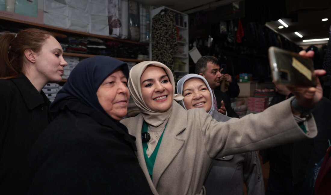 Aile ve Sosyal Hizmetler Bakanı Göktaş’a “anne” desteği Aile ve Sosyal Hizmetler Bakanı Mahinur Özdemir Göktaş, “ana ocağı”
