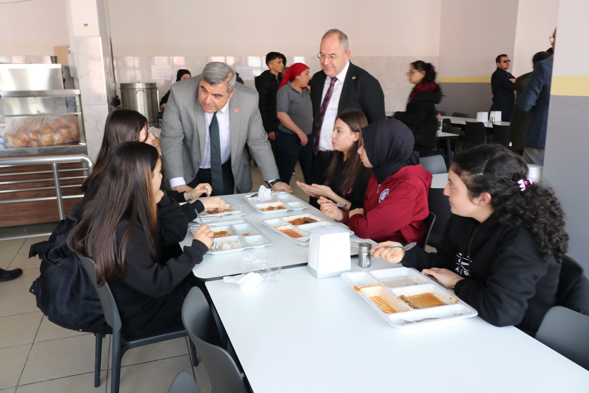 Afyonkarahisar İl Milli Eğitim Müdürü Miraç Sünnetci, okul ziyaretleri çerçevesinde