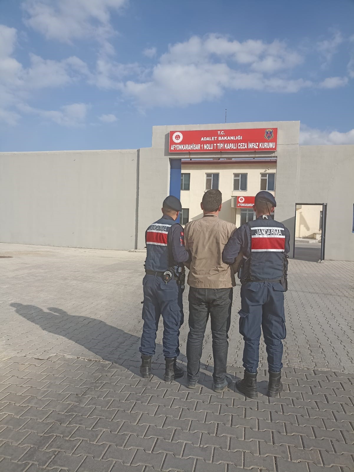 Afyonkarahisar’da silah ve mühimmat kaçakçılığından 4 yıl 2 ay hapis