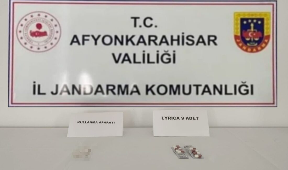 Uşak’tan Afyonkarahisar’a uyuşturucu getiren zehir tacirleri yakalandı Afyonkarahisar’a Usak’tan uyuşturucu getiren 2 şahıs Sandıklı ilçesinde yol kontrolünde