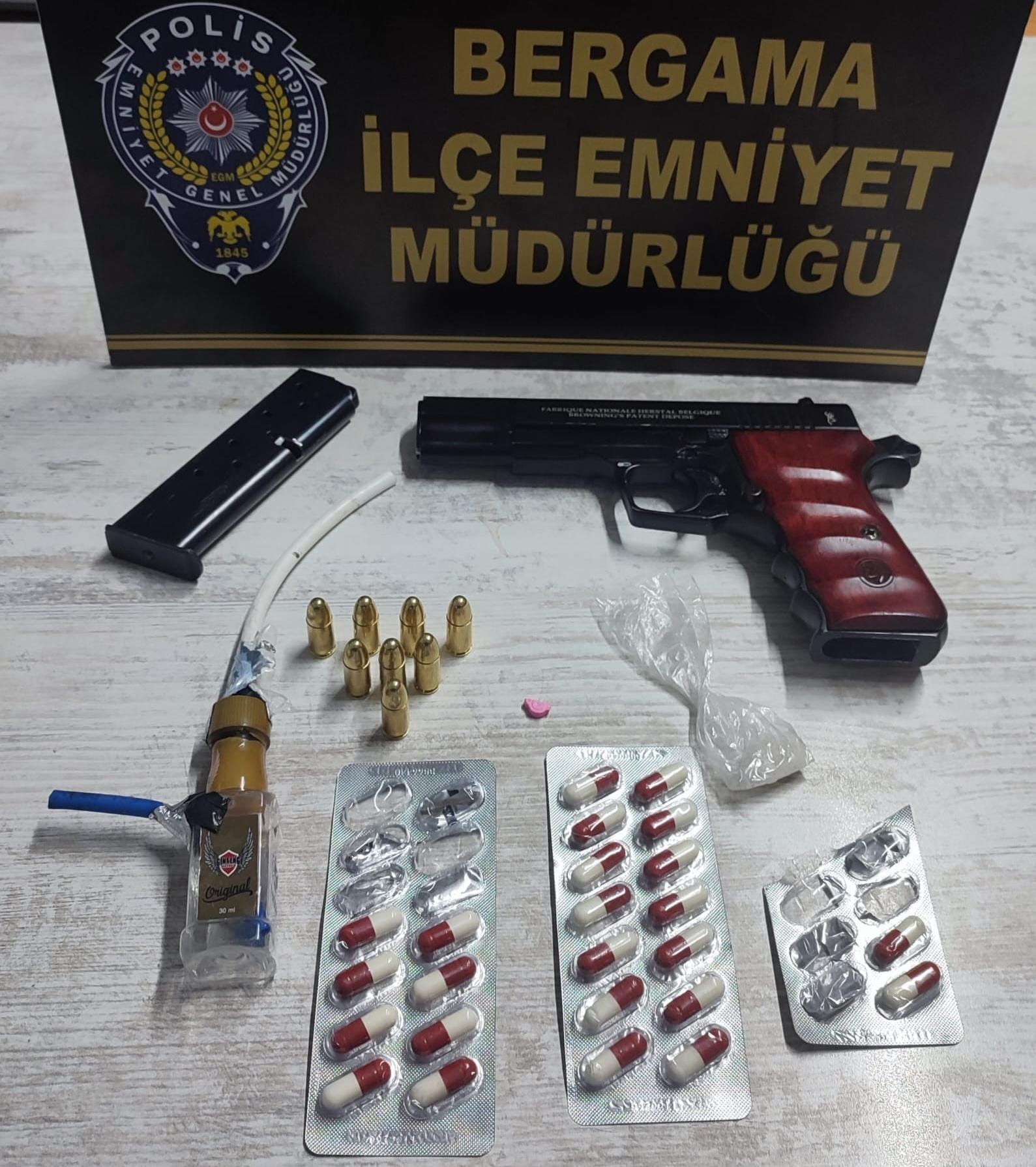 İzmir’in Bergama ilçesine Manisa’dan uyuşturucu madde getireceği öğrenilen bir kişi,