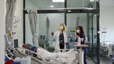 Mersin’de kanser hastası kadın Ayşe Demirci, Mersin Üniversitesi (MEÜ) Onkoloji