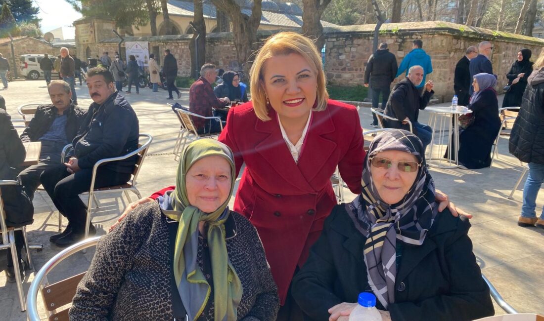 Bu kafede çay 3 TL ‘nin bünyesinde faaliyet gösteren Gülümse Kafe’de çay fiyatı 3 TL’ye