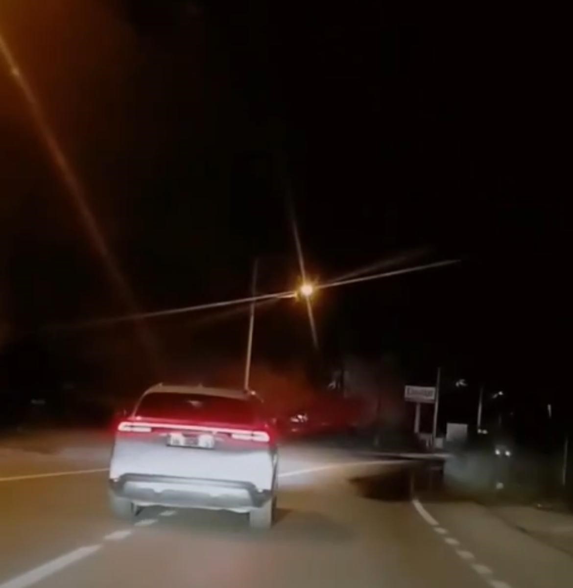 Bursa’da seyir halindeki sürücü gece yarısı zikzak çizerek trafiği tehlikeye