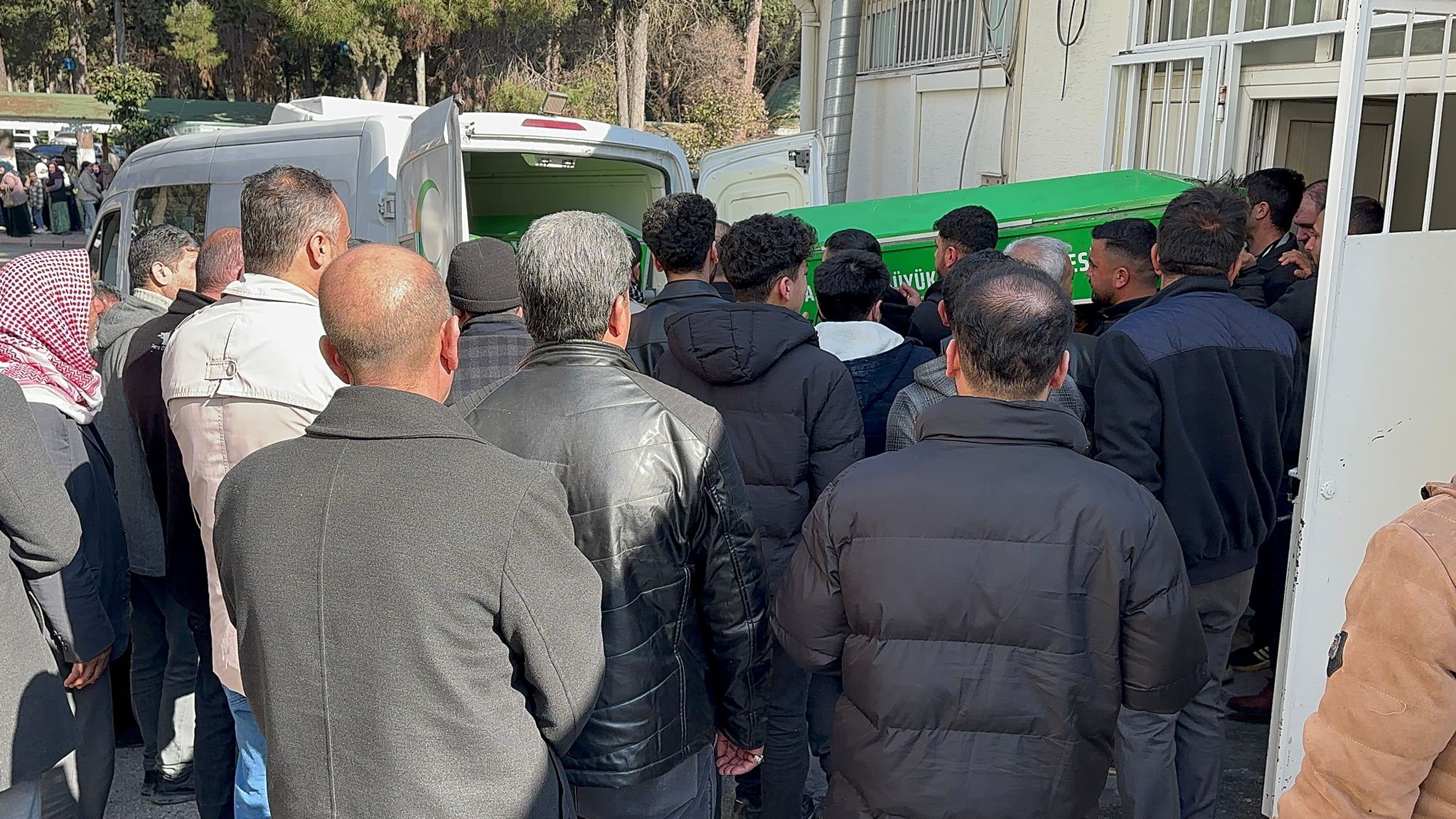Gaziantep’te hayvancılık yapan 46 yaşındaki Mehmet Koçyiğit, çiftliğinde birinci kattan