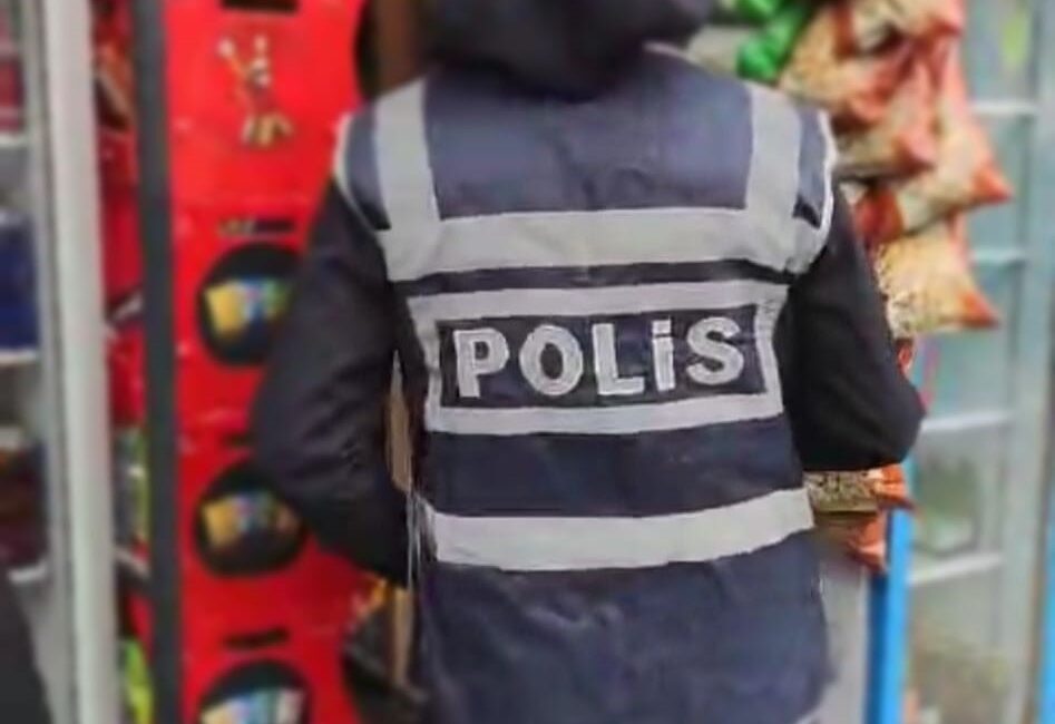 Eskişehir’de polis ekiplerince, 24 okul çevresi ve park kontrol edilirken,