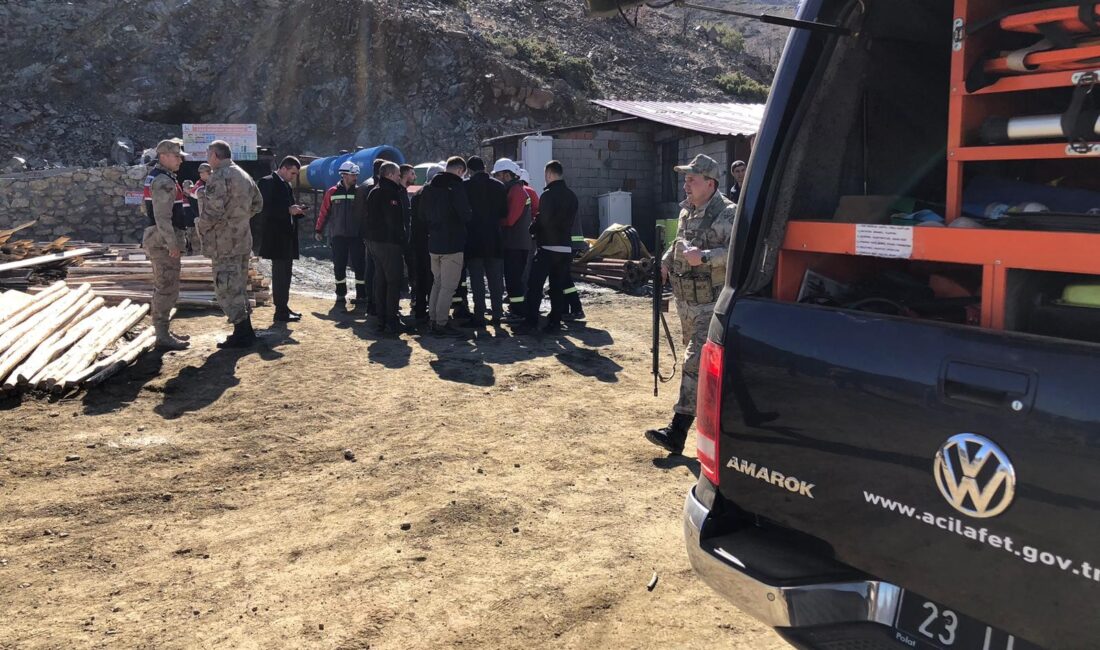 Elazığ’da maden ocağı çöktü! Elazığ’ın Alacakaya ilçesinde bir maden ocağında göçük meydana geldi. İlk