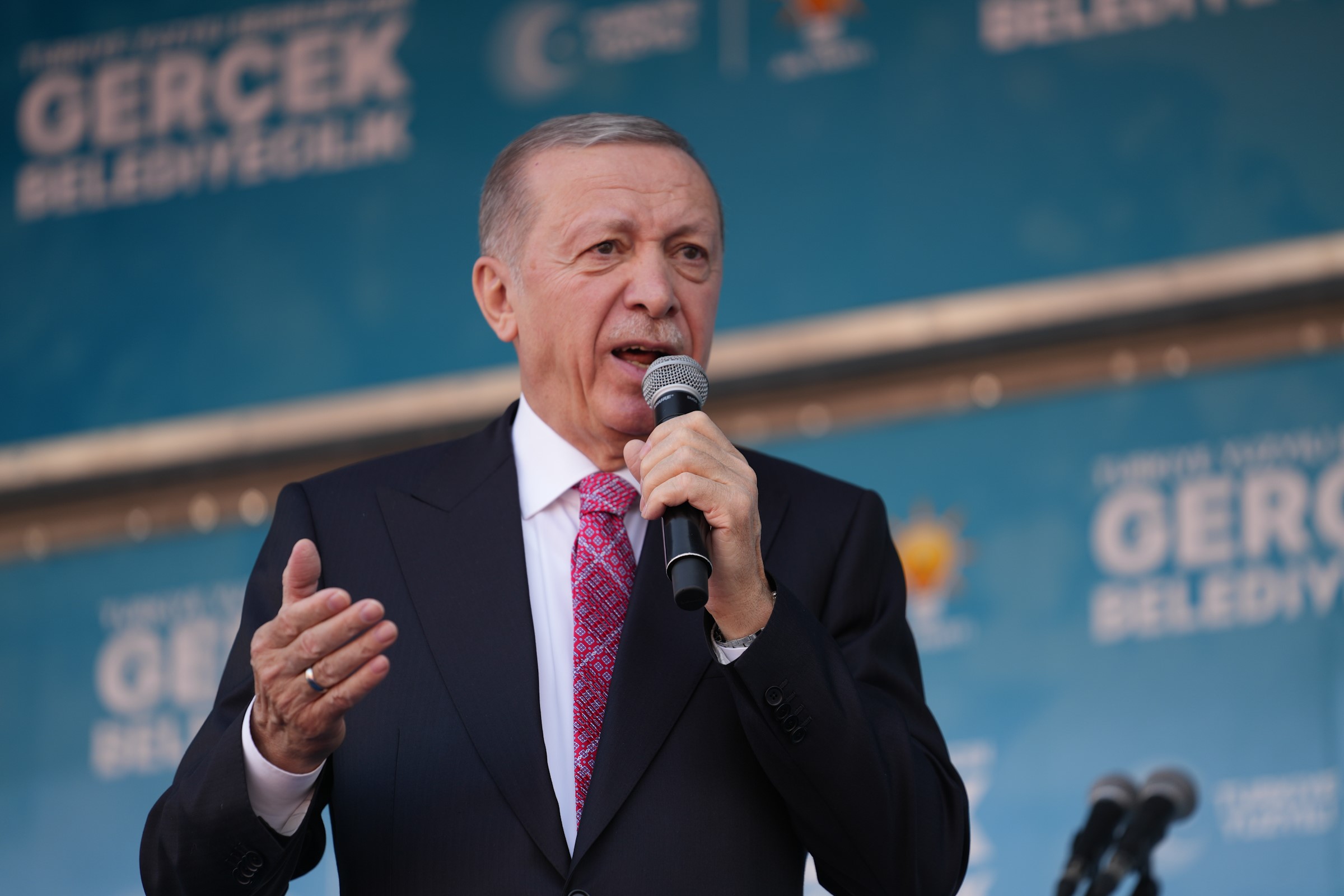 Cumhuriyet Halk Partisi (CHP) Genel Başkanı Özgür Özel’e memleketi Manisa’dan