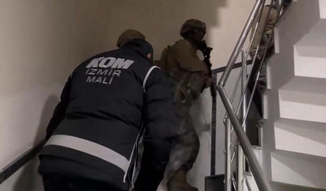 Türkiye genelinde düzenlenen KAFES-49 operasyonunda 8’i İzmir’den olmak üzere toplam