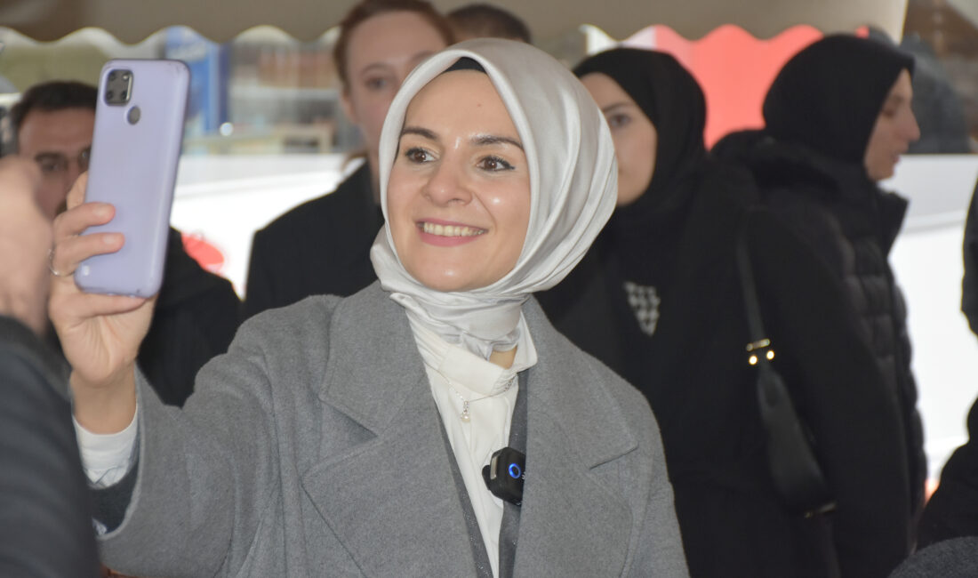 Aile ve Sosyal Hizmetler Bakanı Mahinur Özdemir Göktaş, Afyonkarahisar’da esnaf