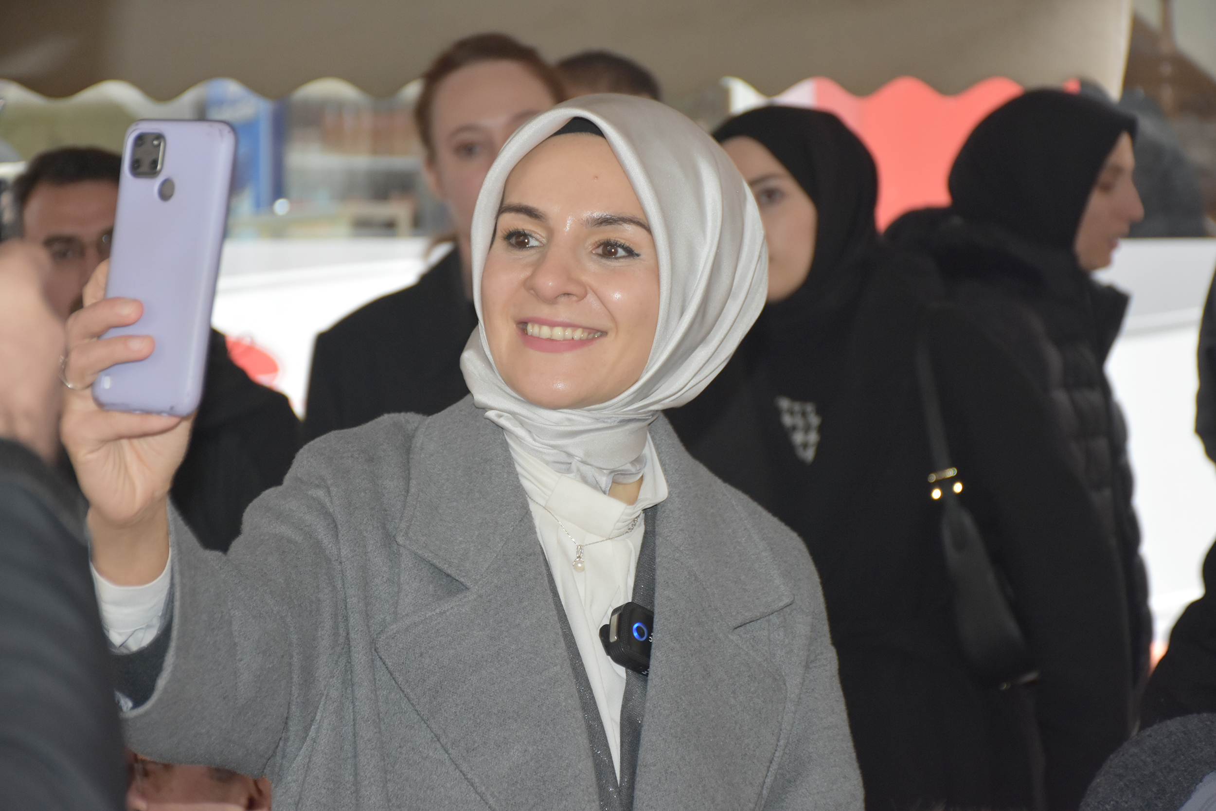 Aile ve Sosyal Hizmetler Bakanı Mahinur Özdemir Göktaş, Afyonkarahisar’da esnaf