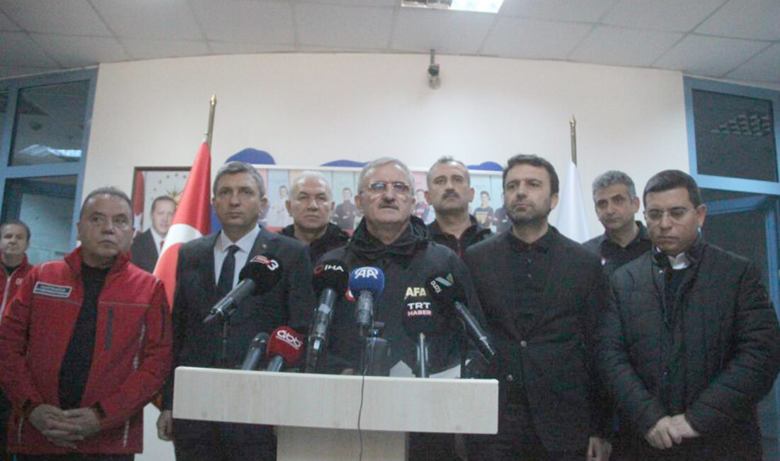 İçişleri Bakan Yardımcısı Münir Karaloğlu, Kepez ilçesine son 12 saatte