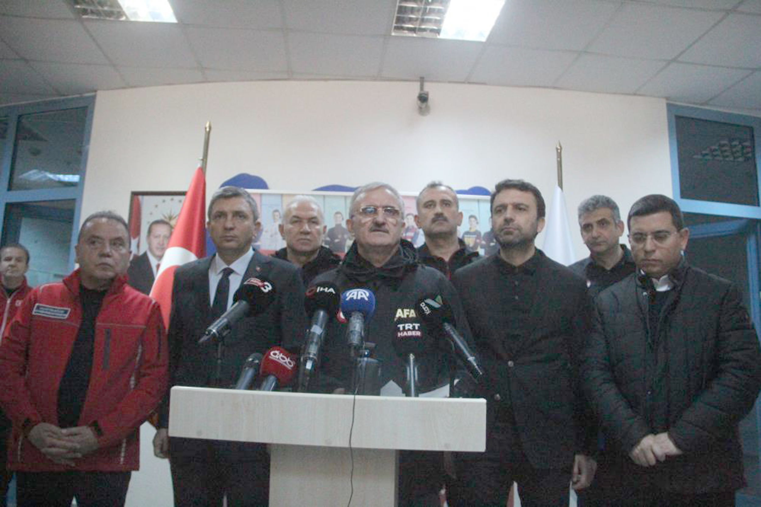 İçişleri Bakan Yardımcısı Münir Karaloğlu, Kepez ilçesine son 12 saatte