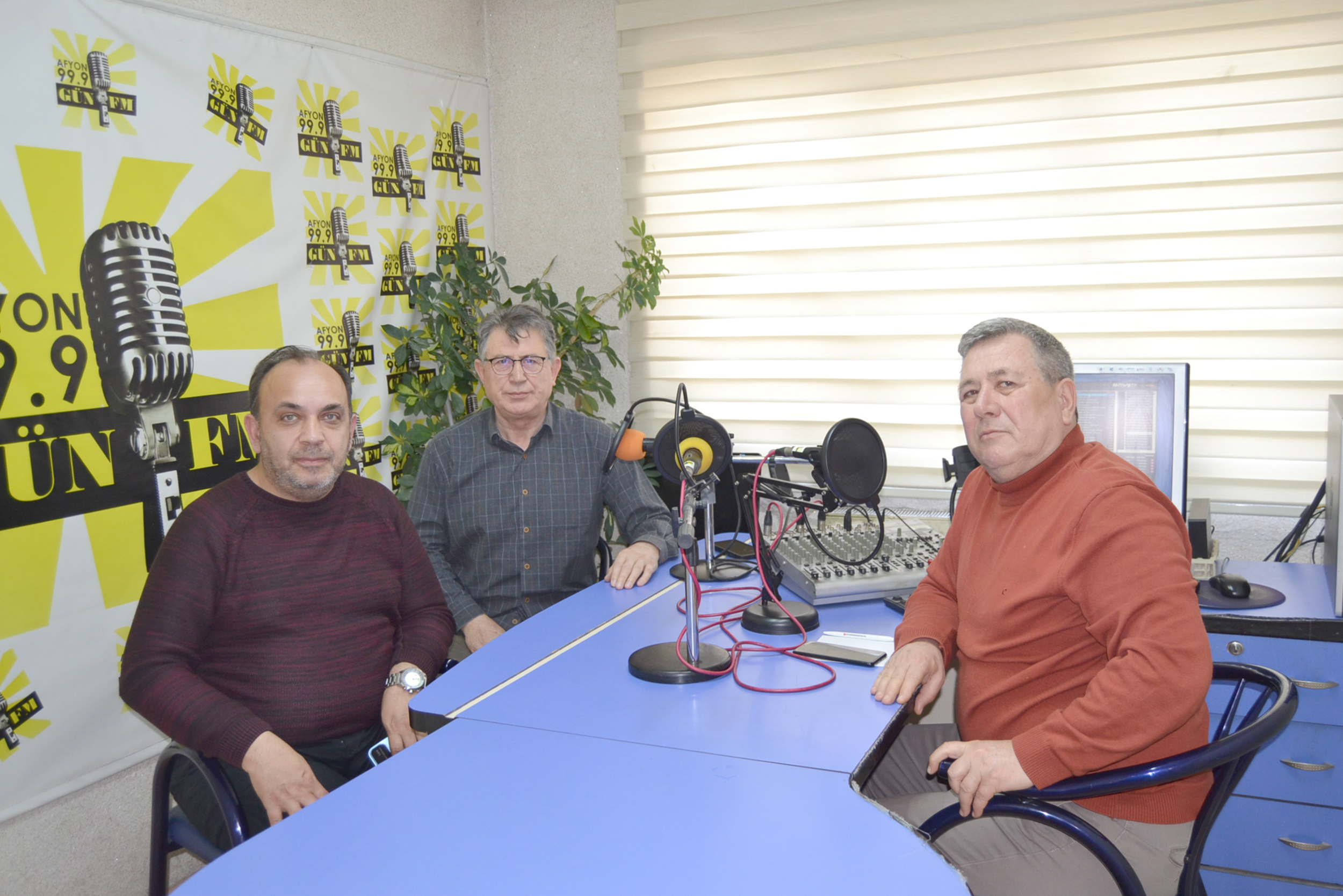 Gün FM’de yayınlanan Basın Odası programında yerel seçimlere yaklaşırken son