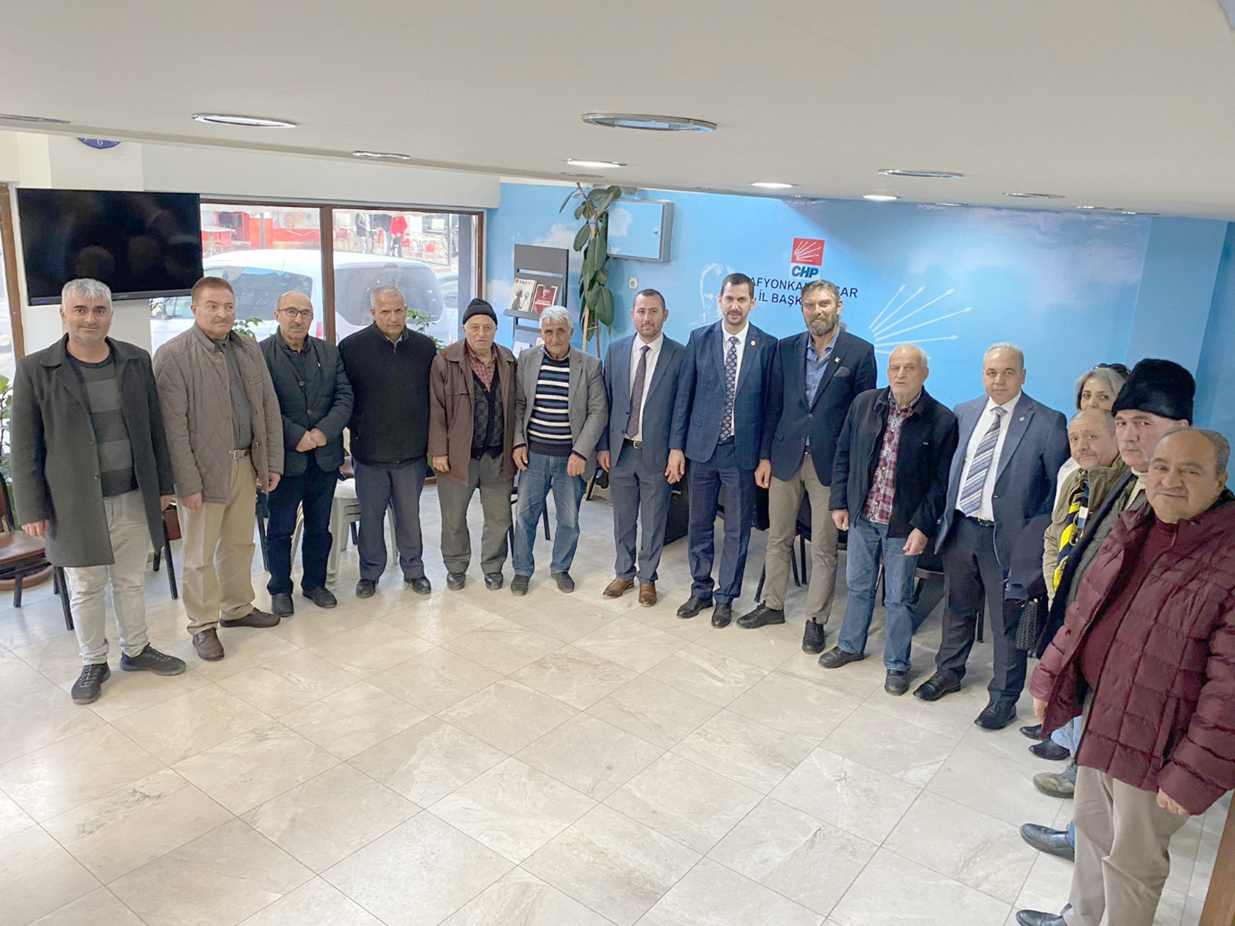 Afyonkarahisar’da esnafları ziyaret eden İYİ Parti Afyonkarahisar Belediye Başkan Adayı
