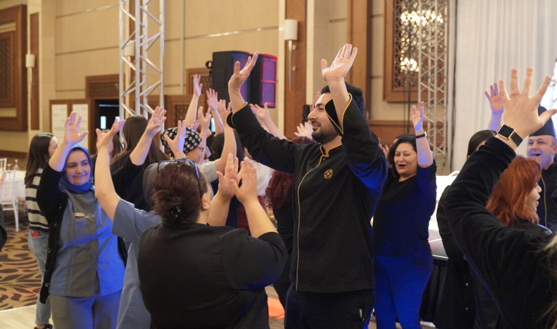 Afyonkarahisar’da Akrones Termal Otel düzenlenen geleneksel personel eğlencesinde moral depoladı. 