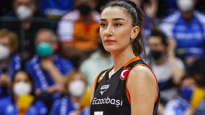 Milli voleybolcu Hande Baladın’a sosyal medya hesabından tehdit mesajları gönderdiği