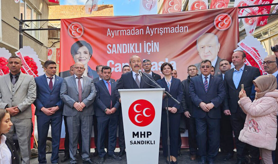 Milliyetçi Hareket Partisi’nin Sandıklı seçim koordinasyon merkezinin açılışı coşkulu bir