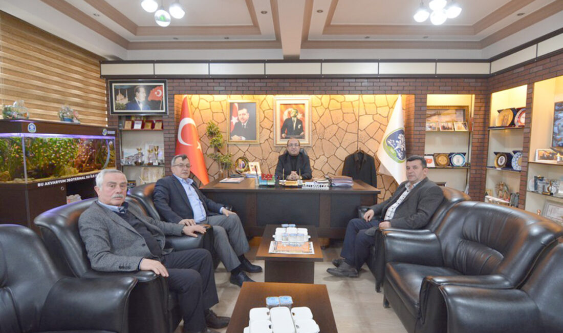 MHP Sandıklı İlçe Başkanı İbrahim Özer, Sandıklı Belediye Başkanı Mustafa