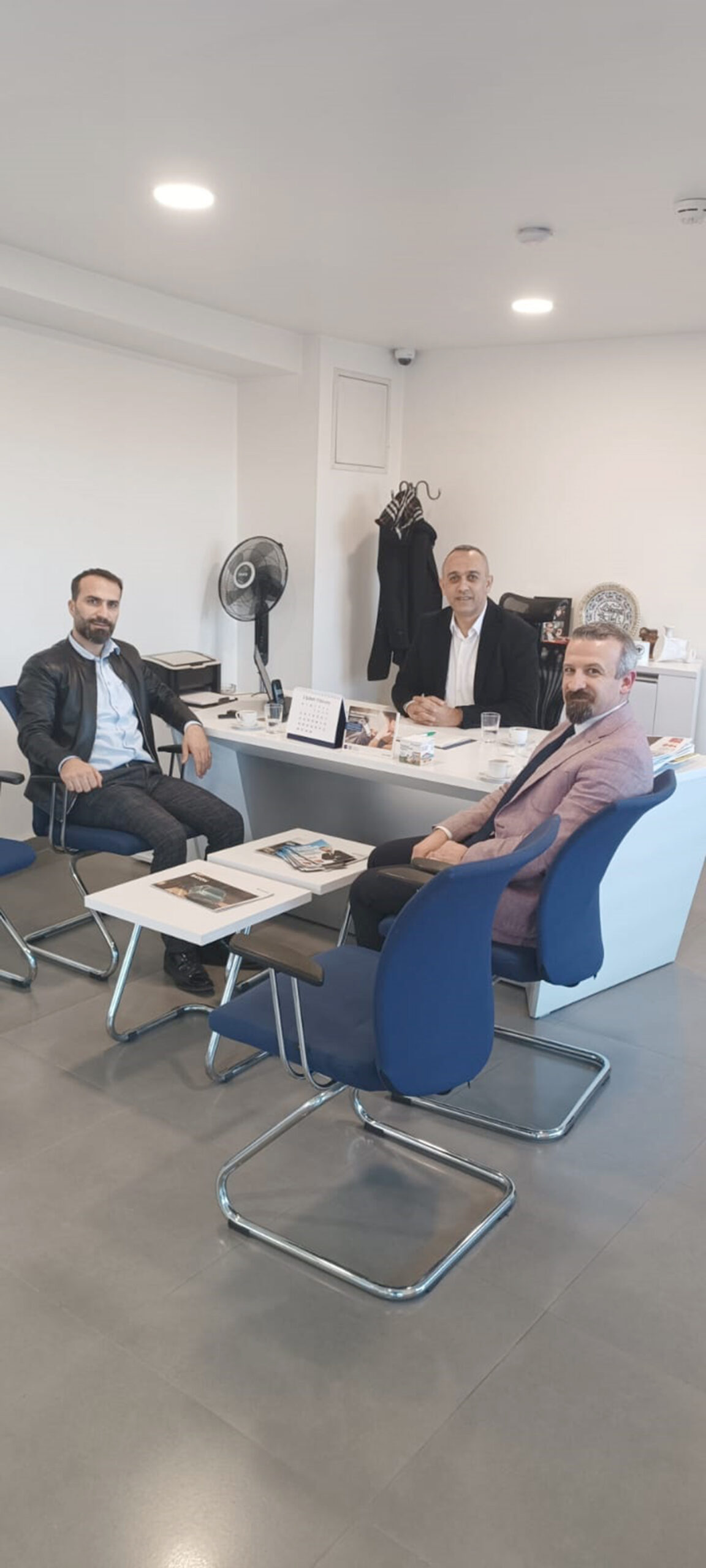 Gürses Hyundai Plaza Müdürü Süleyman Elibol’u ziyaret eden CHP Erkmen