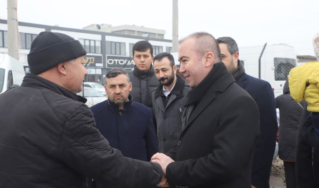 Fuar Alanındaki esnafları ve vatandaşlarla görüşen AK Parti Afyonkarahisar Belediye