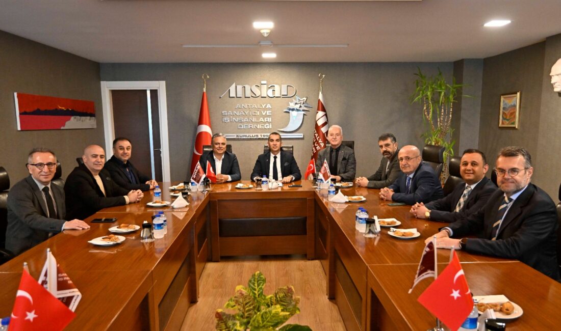 Antalya Muratpaşa Belediye Başkanı ve adayı Ümit Uysal, Antalya Sanayici