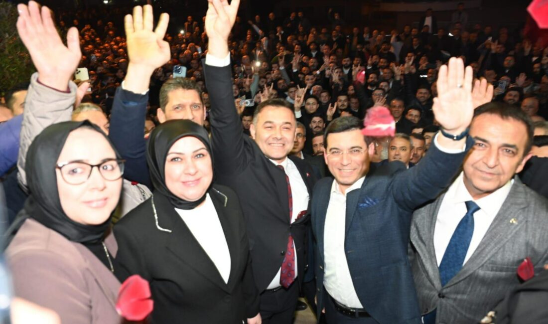 Cumhur İttifakı’nın Antalya Büyükşehir Belediye Başkanı adayı Hakan Tütüncü ile