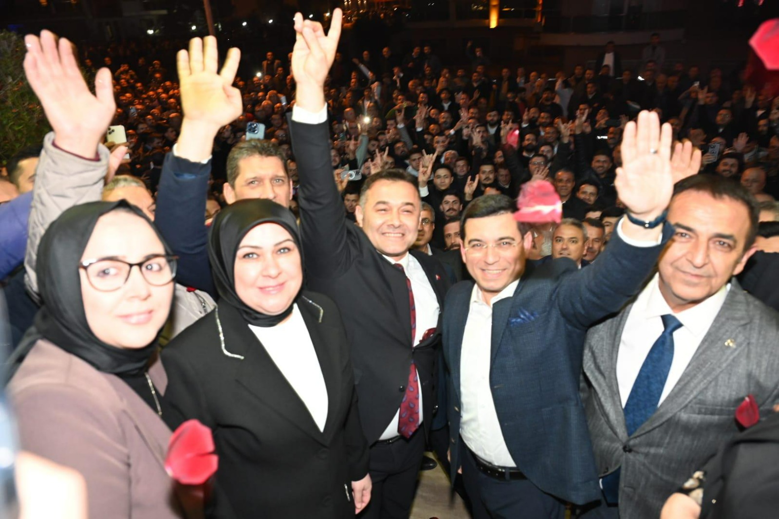 Cumhur İttifakı’nın Antalya Büyükşehir Belediye Başkanı adayı Hakan Tütüncü ile
