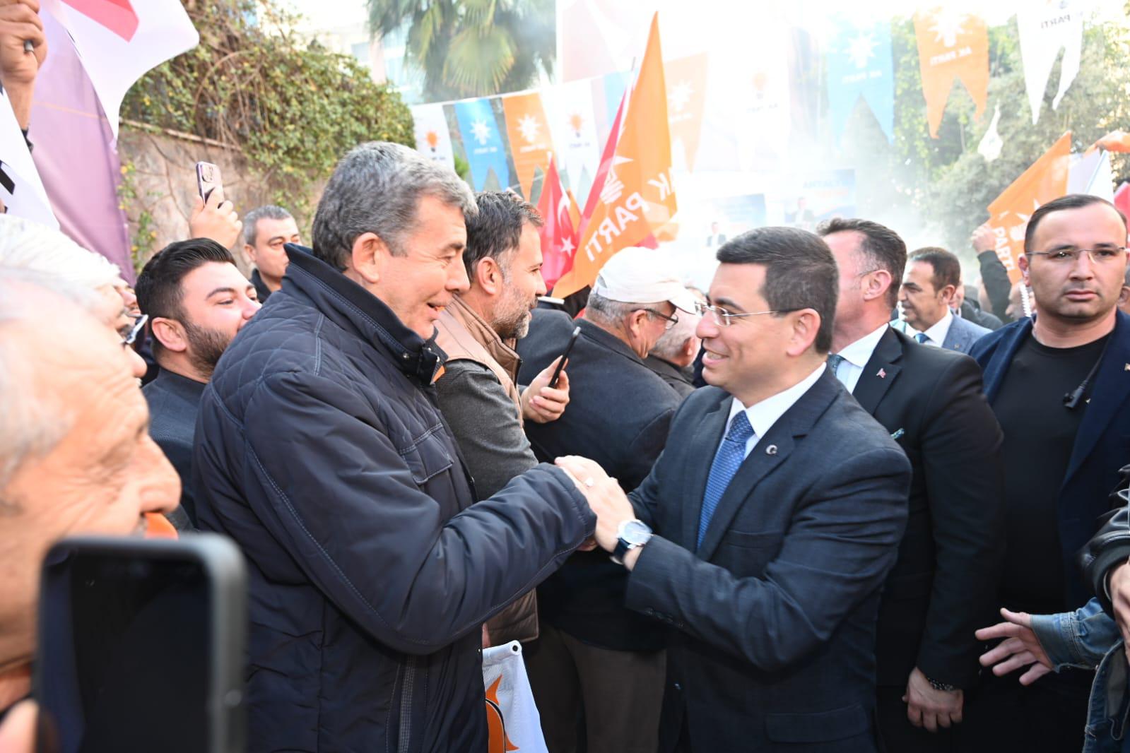 Cumhur İttifakı’nın Antalya Büyükşehir Belediye Başkanı adayı Hakan Tütüncü, seçim
