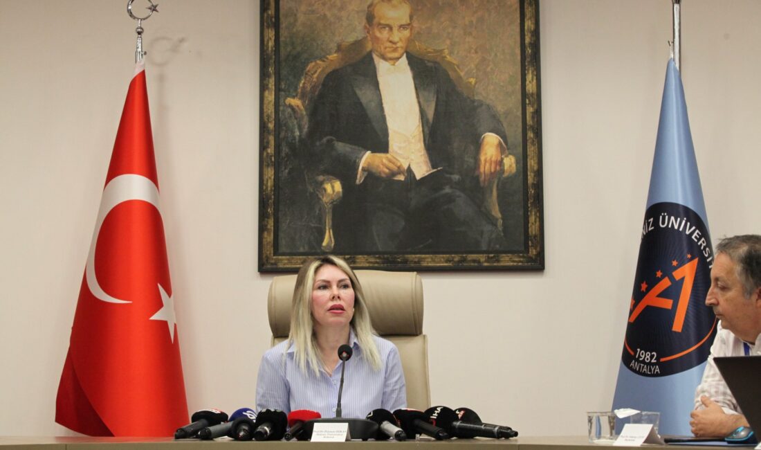 Akdeniz Üniversitesi’nde Dünya Kanser Günü dolayısıyla düzenlenen toplantıda konuşan Rektör