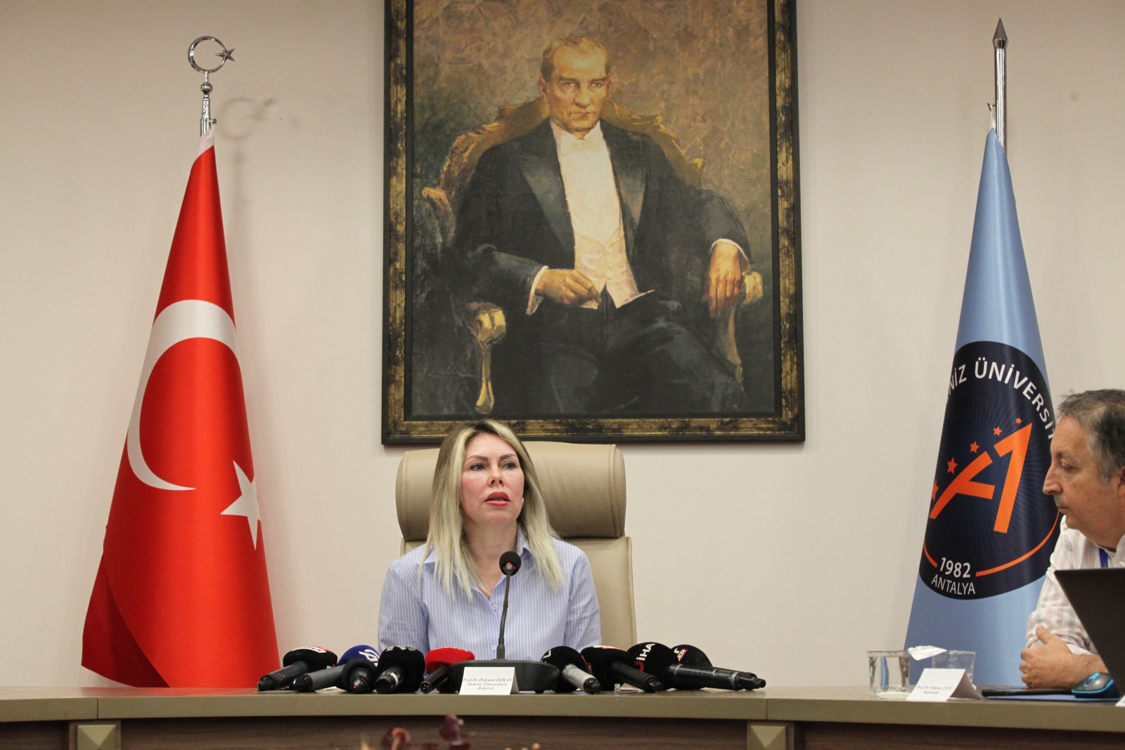 Akdeniz Üniversitesi’nde Dünya Kanser Günü dolayısıyla düzenlenen toplantıda konuşan Rektör