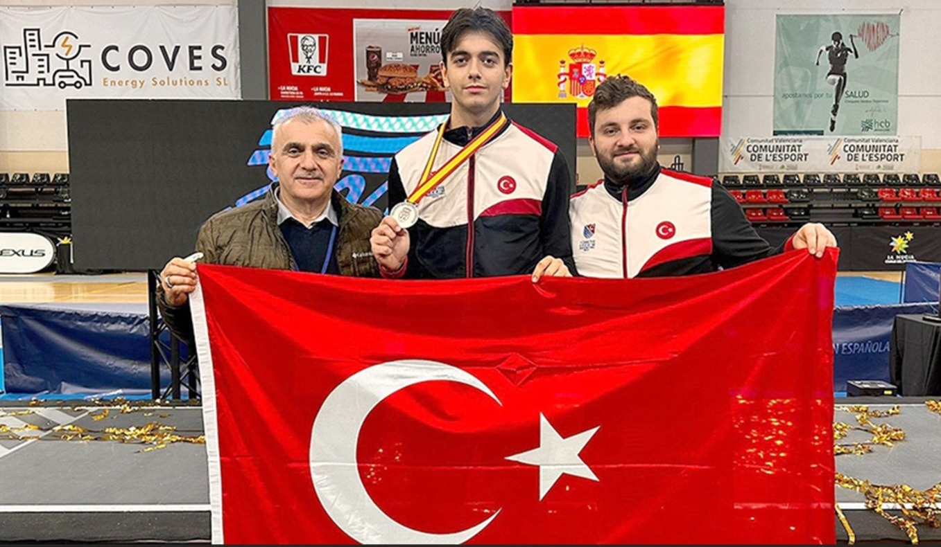 İspanya’da düzenlenen 20. Eskrim Akdeniz Şampiyonası’nda yıldız erkekler kılıç kategorisinde