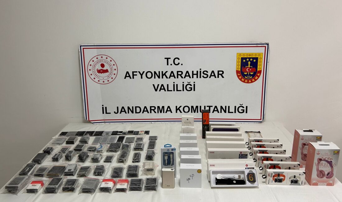 Afyonkarahisar’da jandarma ekipleri yaptıkları çalışmalarla kaçak ürünlere geçit vermedi. Afyonkarahisar