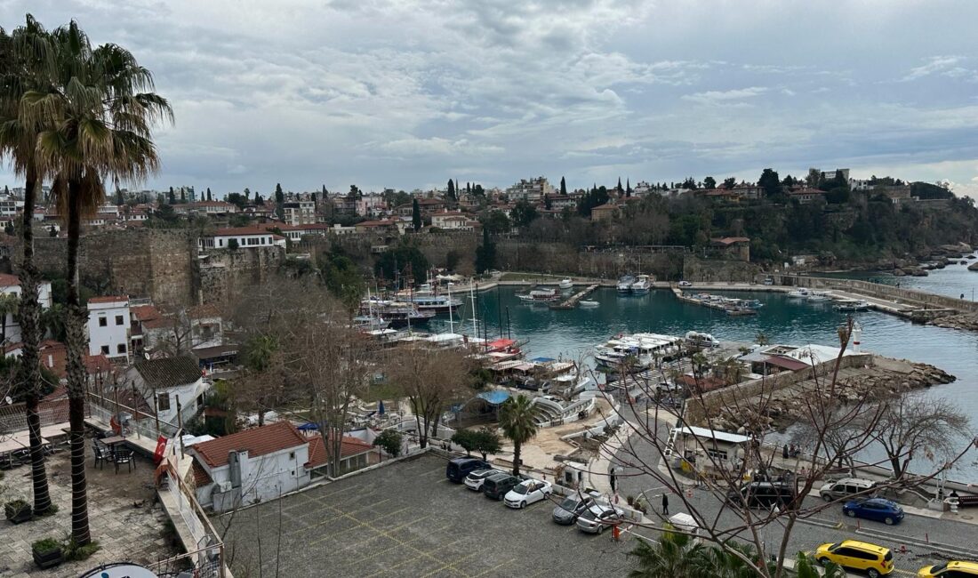 Antalya’da 12 Şubat gecesinden beri etkili olan yağışlar, tarihi Kaleiçi