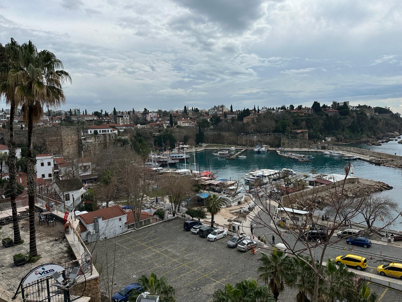 Antalya’da 12 Şubat gecesinden beri etkili olan yağışlar, tarihi Kaleiçi