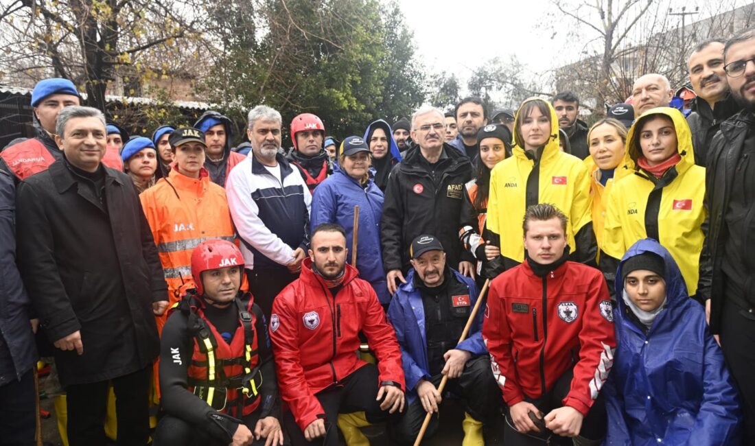 İçişleri Bakan Yardımcısı Münir Karaloğlu, Antalya’nın merkez ilçelerinde yürütülen çalışmaları