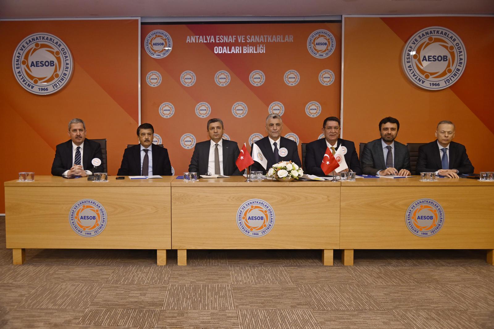 Ticaret Bakanı Ömer Bolat, Antalya ziyareti kapsamında ilk olarak Antalya