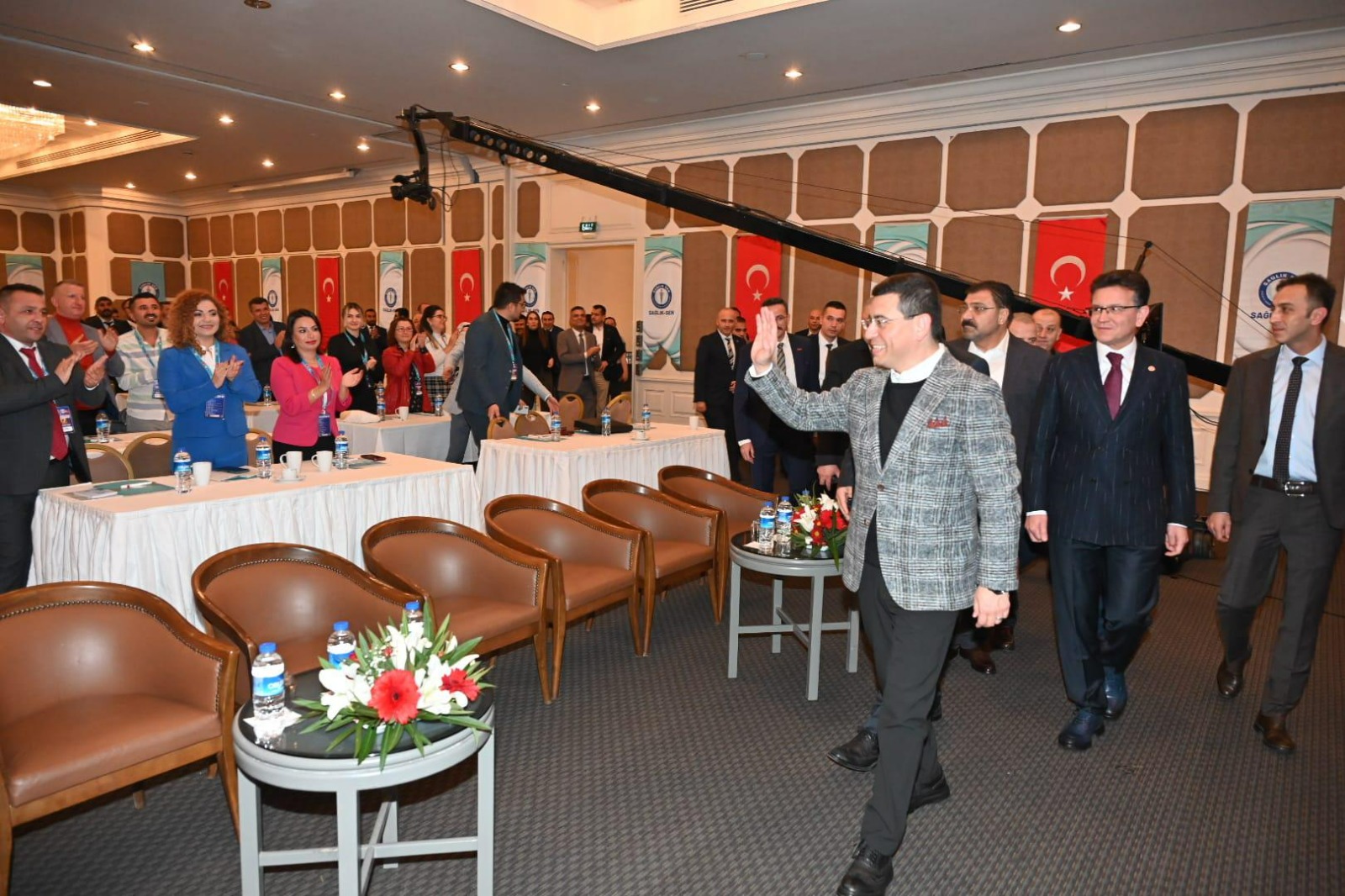Cumhur İttifakı’nın Antalya Büyükşehir Belediye Başkan adayı Hakan Tütüncü, sağlık