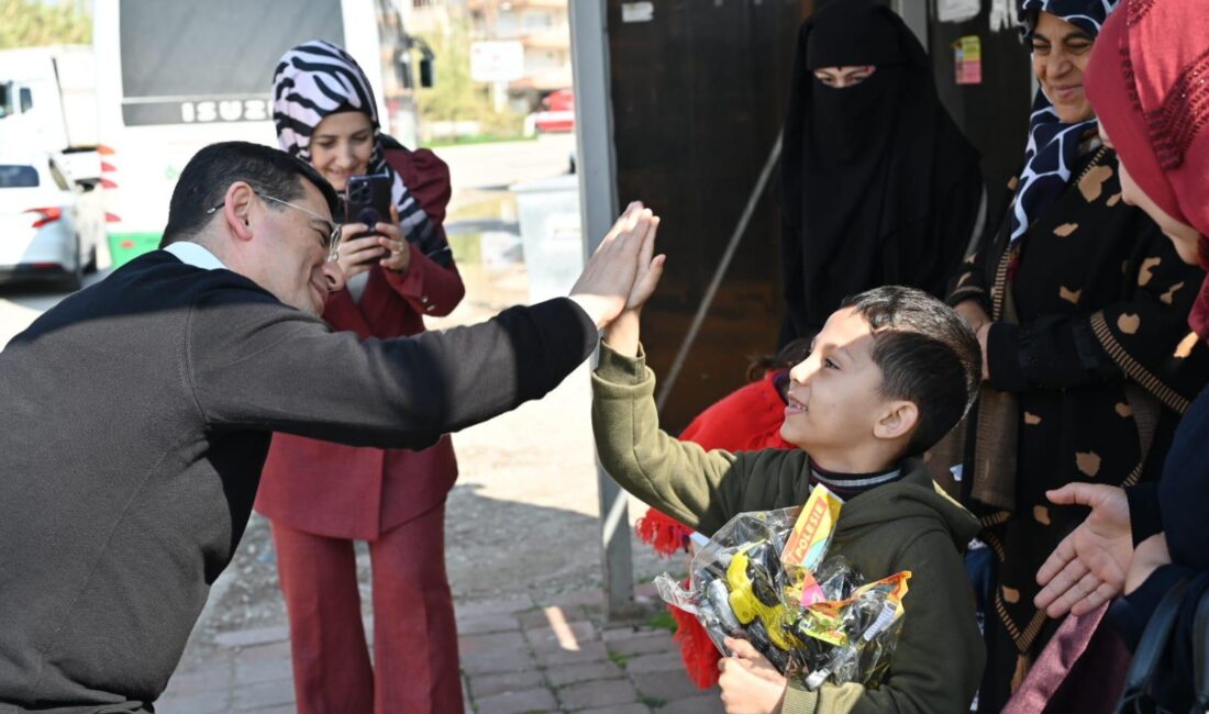 Cumhur İttifakı’nın Antalya Büyükşehir Belediye Başkan adayı Hakan Tütüncü, seçim