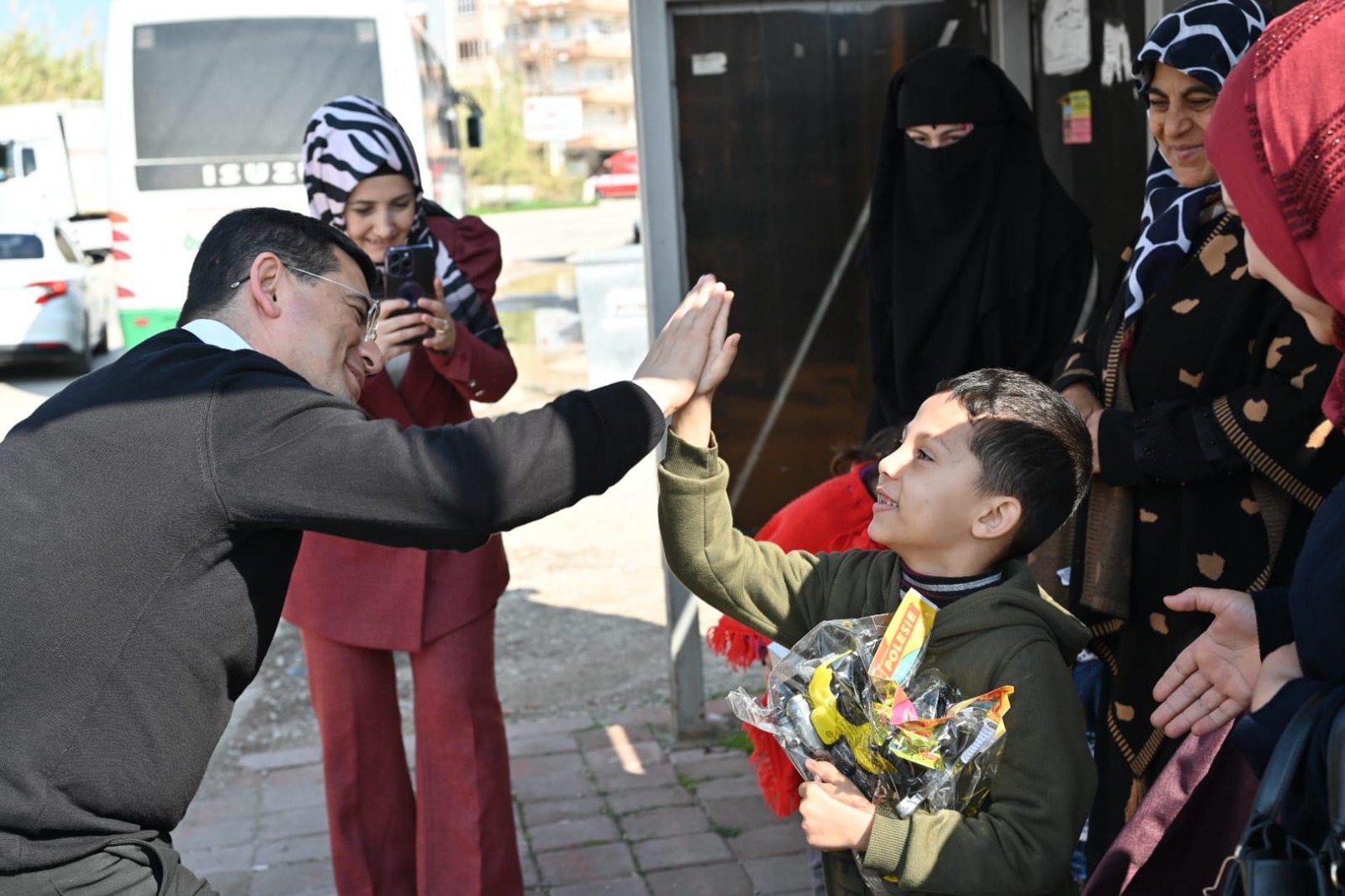 Cumhur İttifakı’nın Antalya Büyükşehir Belediye Başkan adayı Hakan Tütüncü, seçim