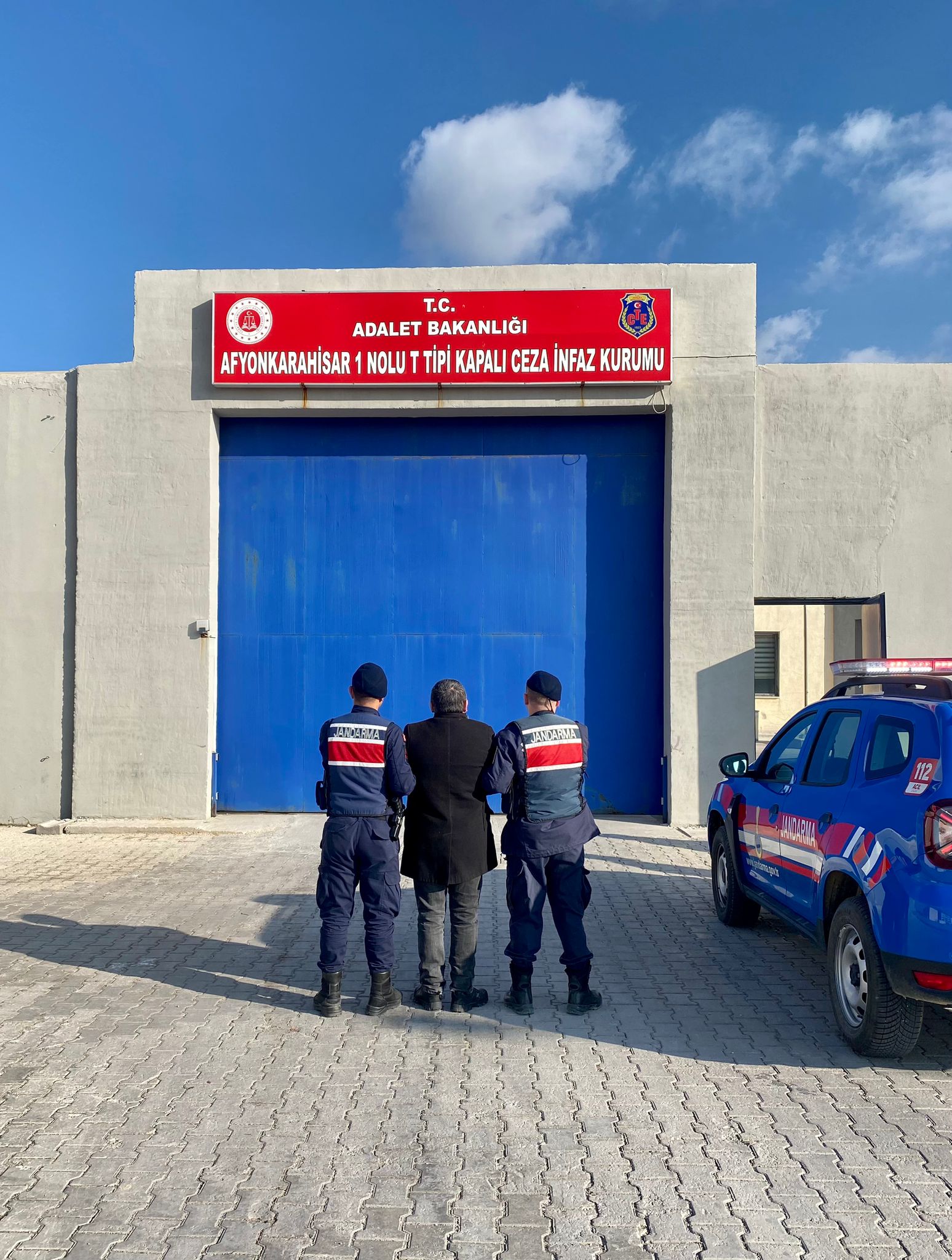 Afyonkarahisar’da jandarma ekipleri, hakkında 5 yıl kesinleşmiş hapis cezası bulunan