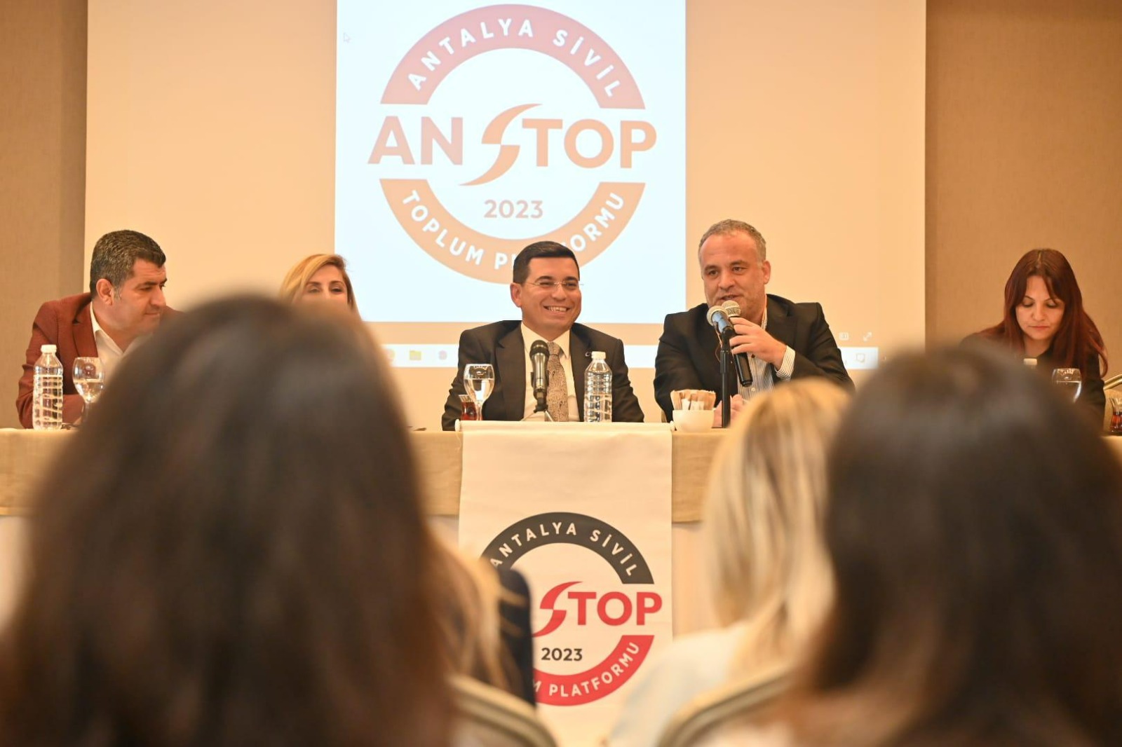 Cumhur İttifakı’nın Antalya Büyükşehir Belediye Başkan adayı Hakan Tütüncü, Antalya