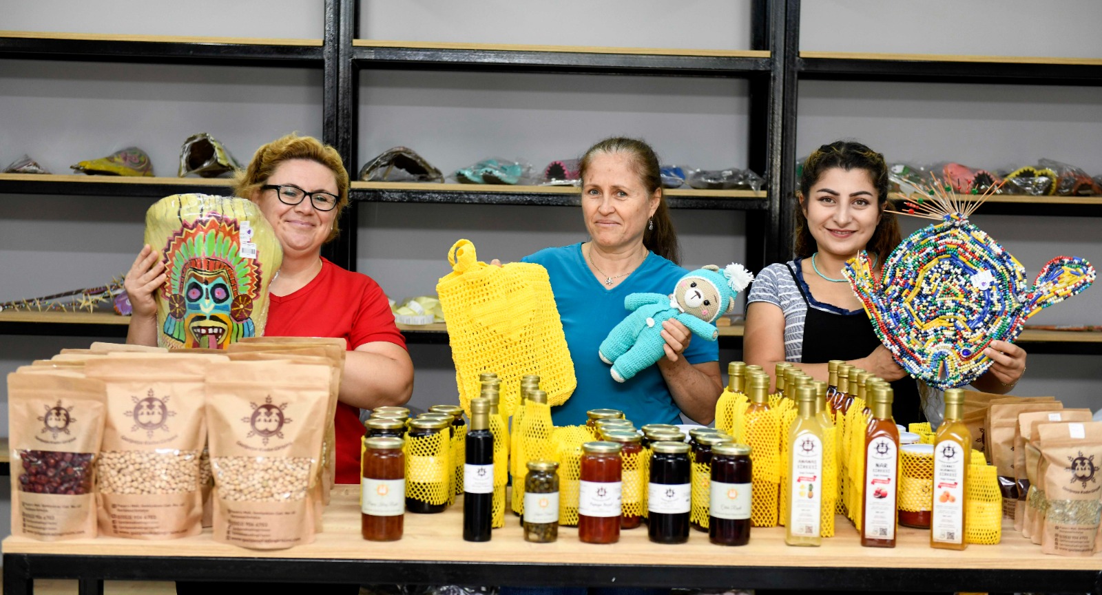 Antalya’da Muratpaşa Belediyesi’nin kadın kooperatiflerinin el emeği göz nuru ürünlerinin