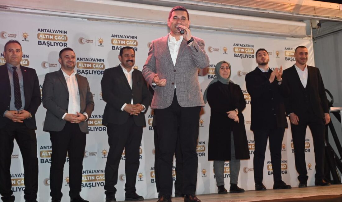 Cumhur İttifakı’nın Antalya Büyükşehir Belediye Başkan adayı Hakan Tütüncü ve